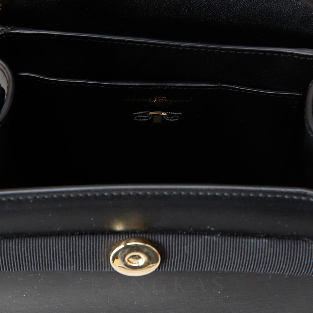 FERRAGAMO(USED)페레가모 뉴 바라리본 탑핸들 블랙